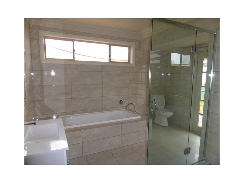 21 Thurlstone Street, Parkes NSW 2870