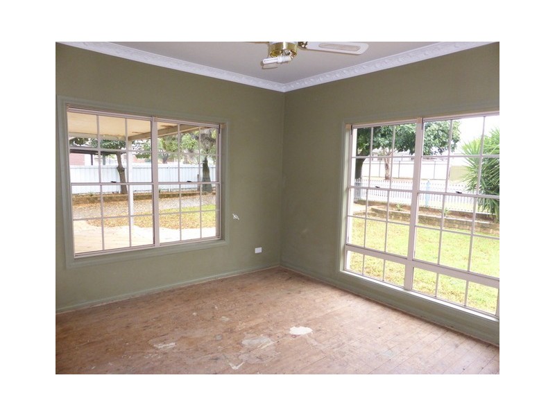 21 Thurlstone Street, Parkes NSW 2870