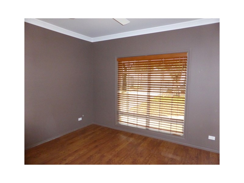 21 Thurlstone Street, Parkes NSW 2870
