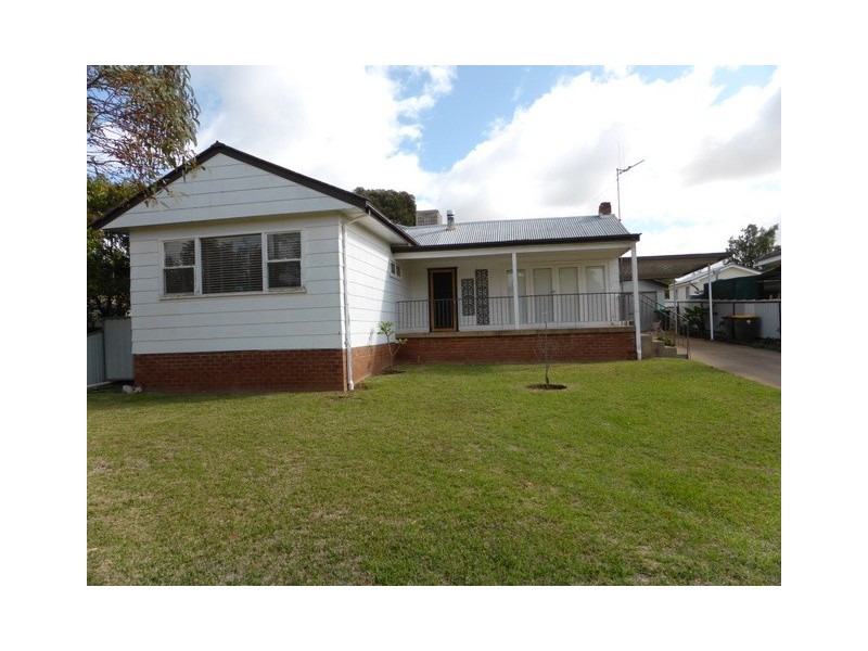 16 Pearce Street, Parkes NSW 2870