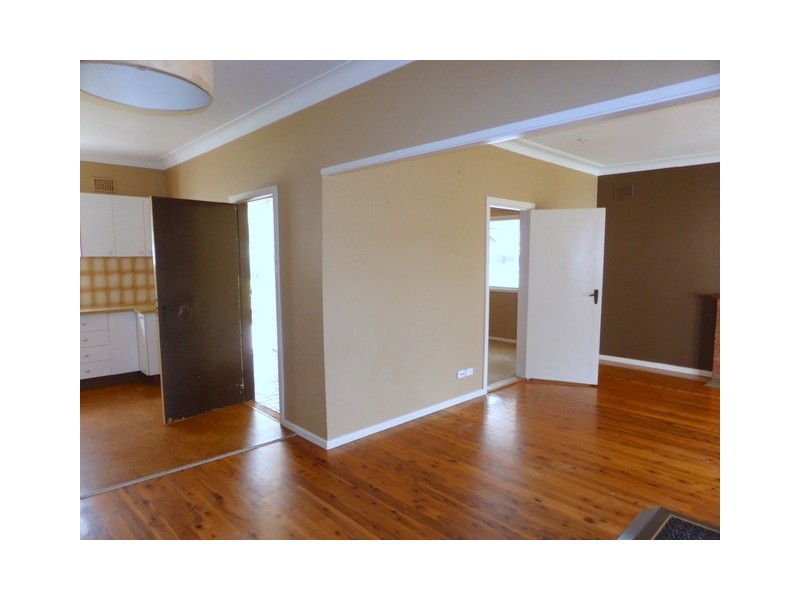 16 Pearce Street, Parkes NSW 2870