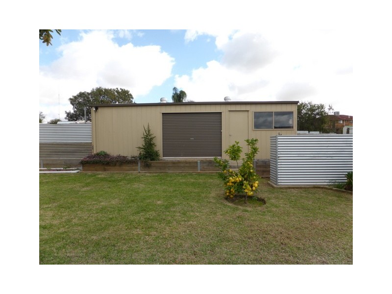 16 Pearce Street, Parkes NSW 2870