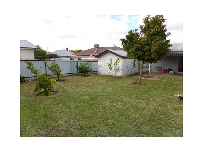 16 Pearce Street, Parkes NSW 2870