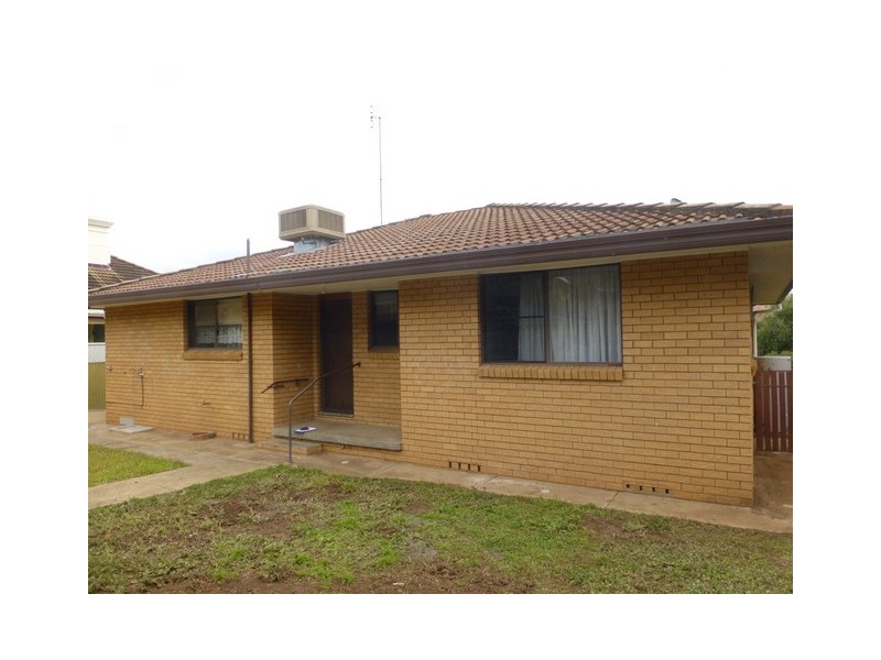 75 Currajong Street, Parkes NSW 2870