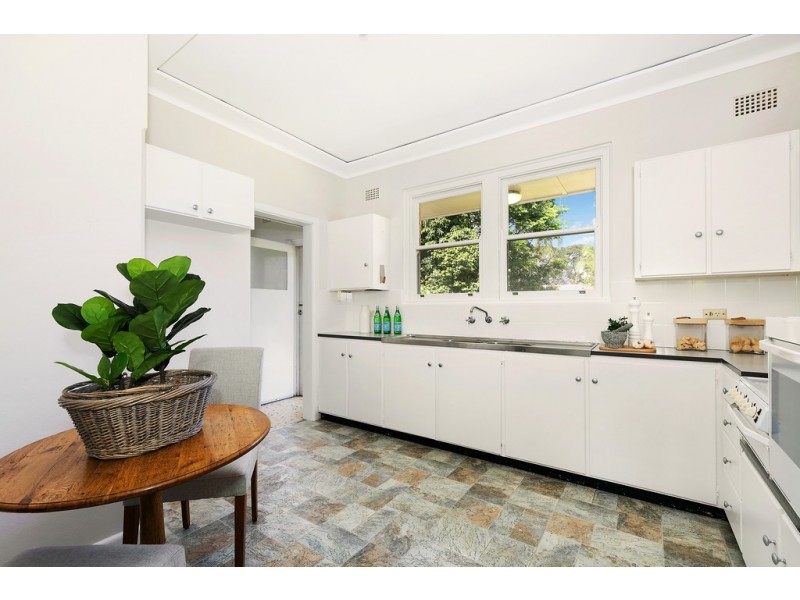 8 Lancaster Avenue, St Ives NSW 2075