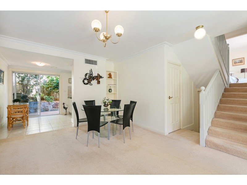 2/8 Shinfield Avenue, St Ives NSW 2075