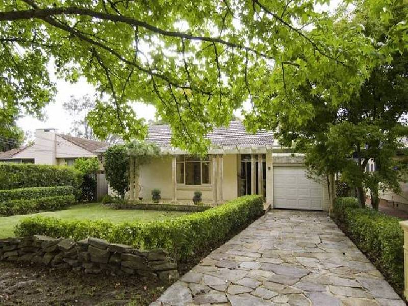 8 PAUL AVENUE, St Ives NSW 2075