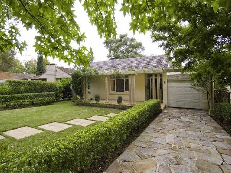 8 PAUL AVENUE, St Ives NSW 2075