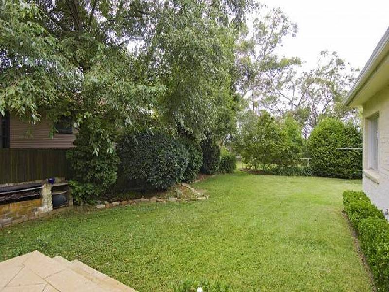 8 PAUL AVENUE, St Ives NSW 2075