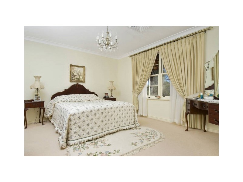 16 BRALLAS AVENUE, St Ives NSW 2075