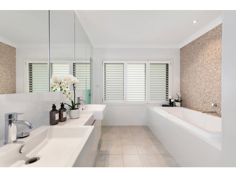 15 Warrabina Avenue, St Ives NSW 2075