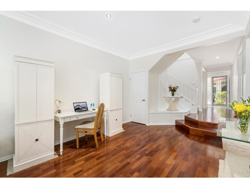 30 Hillcrest Drive, St Ives NSW 2075