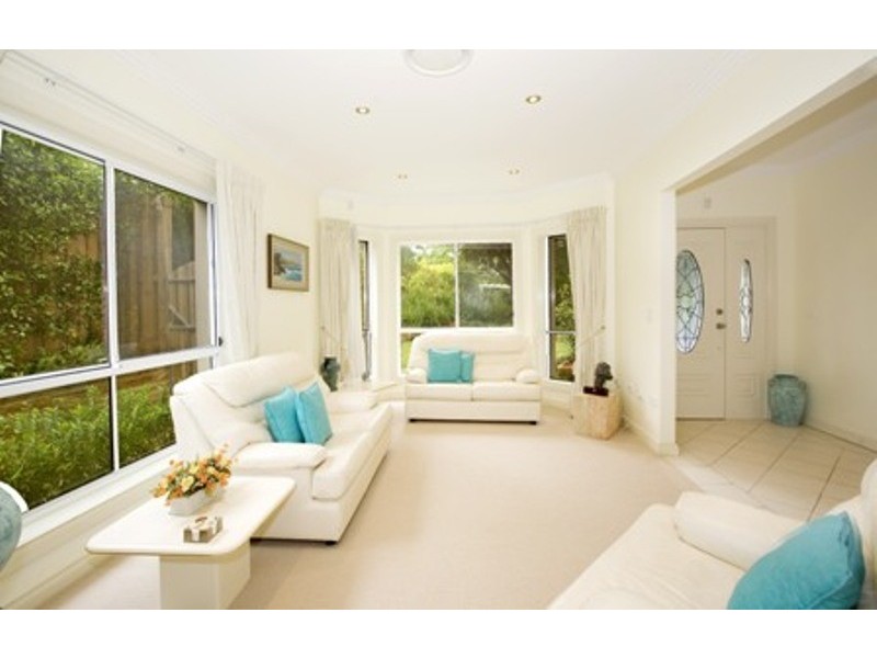 7 SHINFIELD AVENUE, St Ives NSW 2075