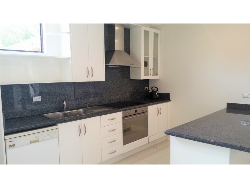 33a SHINFIELD AVENUE, St Ives NSW 2075