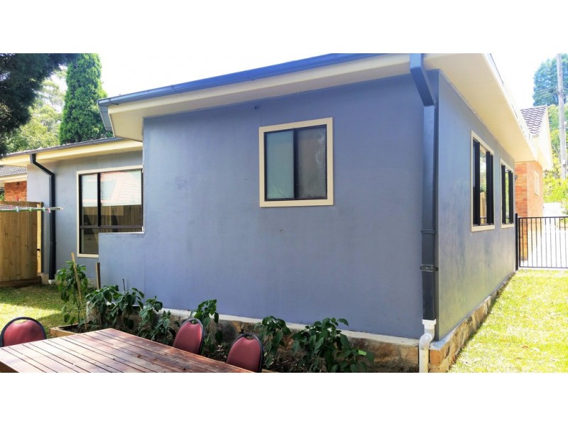 33a SHINFIELD AVENUE, St Ives NSW 2075