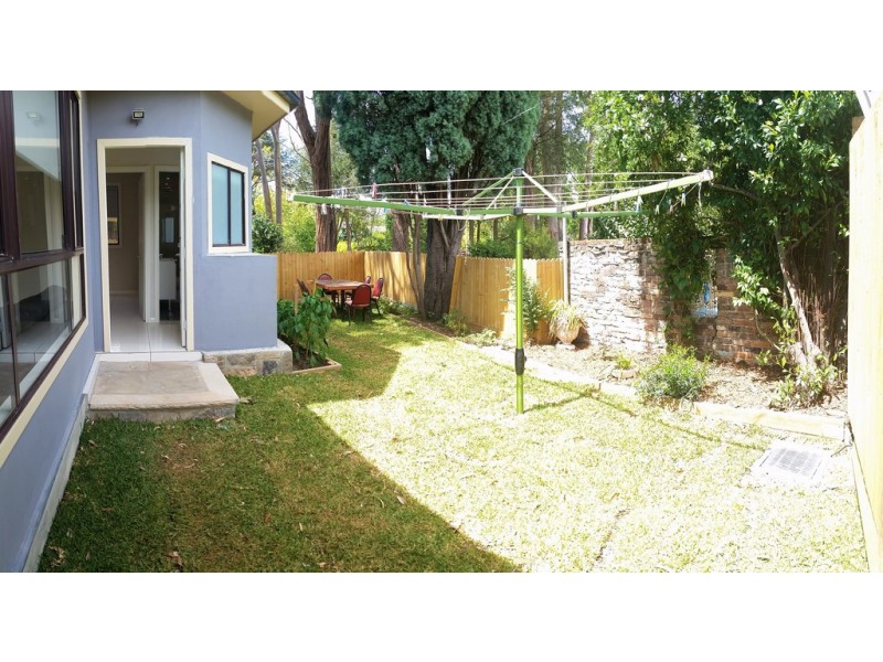 33a SHINFIELD AVENUE, St Ives NSW 2075