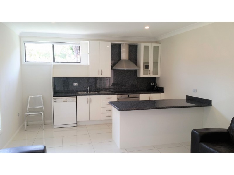 33a SHINFIELD AVENUE, St Ives NSW 2075