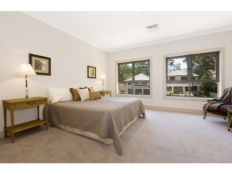 37 WOODBURY ROAD, St Ives NSW 2075