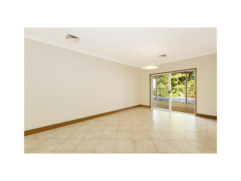 6B WARRIMOO AVENUE, St Ives NSW 2075