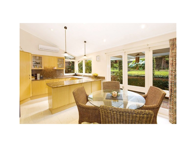 9 LOWRY CRESCENT, St Ives NSW 2075