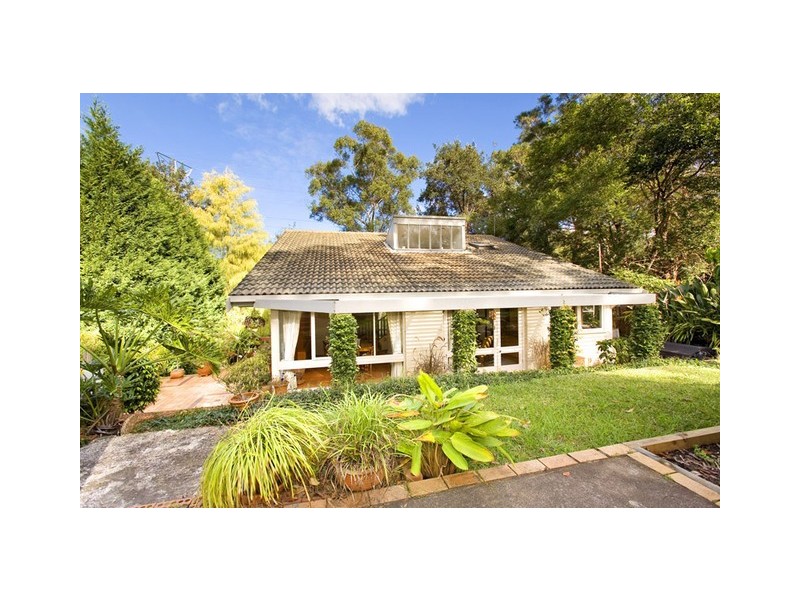 9 LOWRY CRESCENT, St Ives NSW 2075