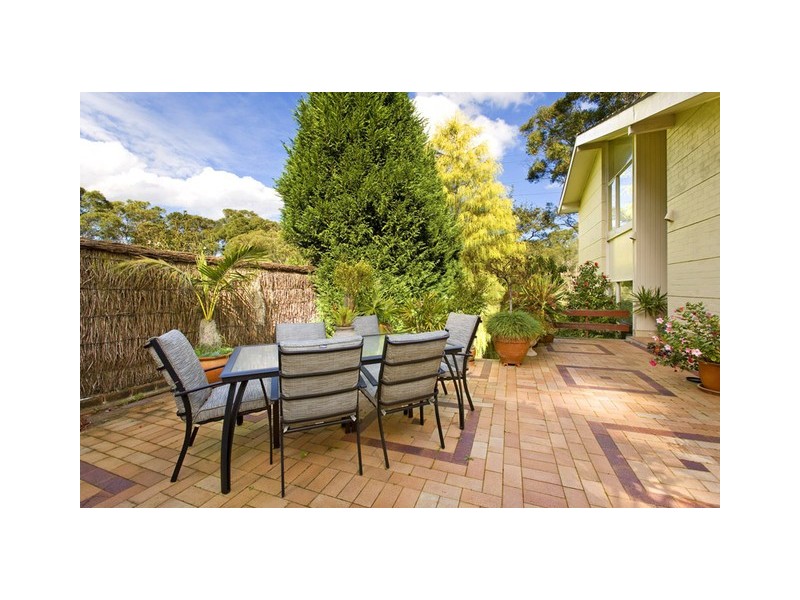 9 LOWRY CRESCENT, St Ives NSW 2075