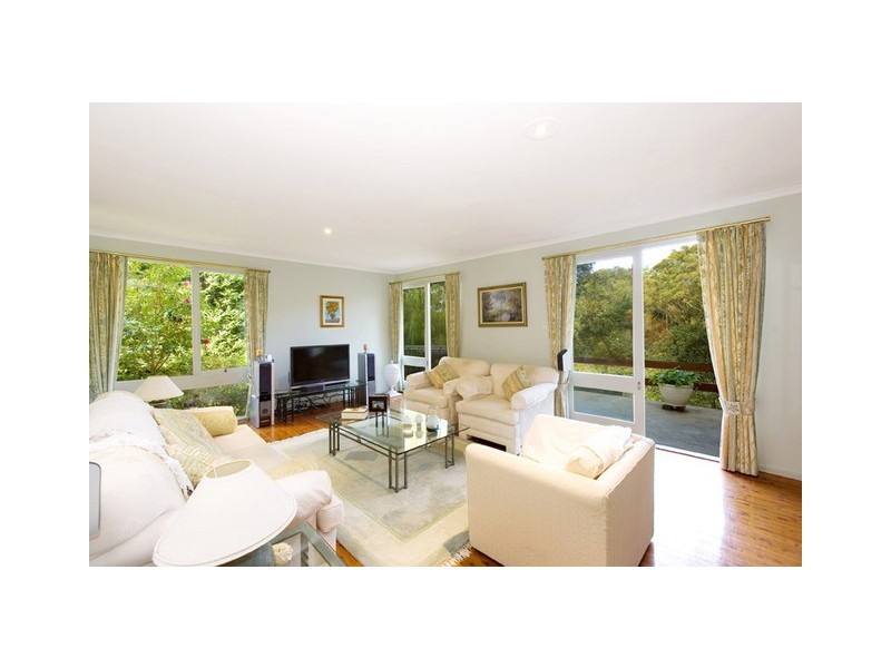 9 LOWRY CRESCENT, St Ives NSW 2075