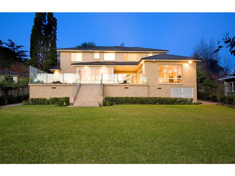 14 WARRIMOO AVENUE, St Ives NSW 2075