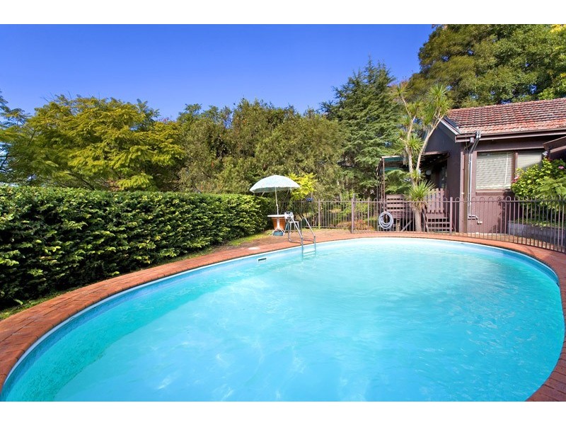 18 KITCHENER STREET, St Ives NSW 2075