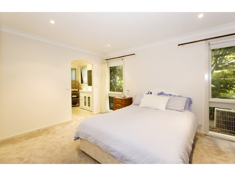 18 KITCHENER STREET, St Ives NSW 2075