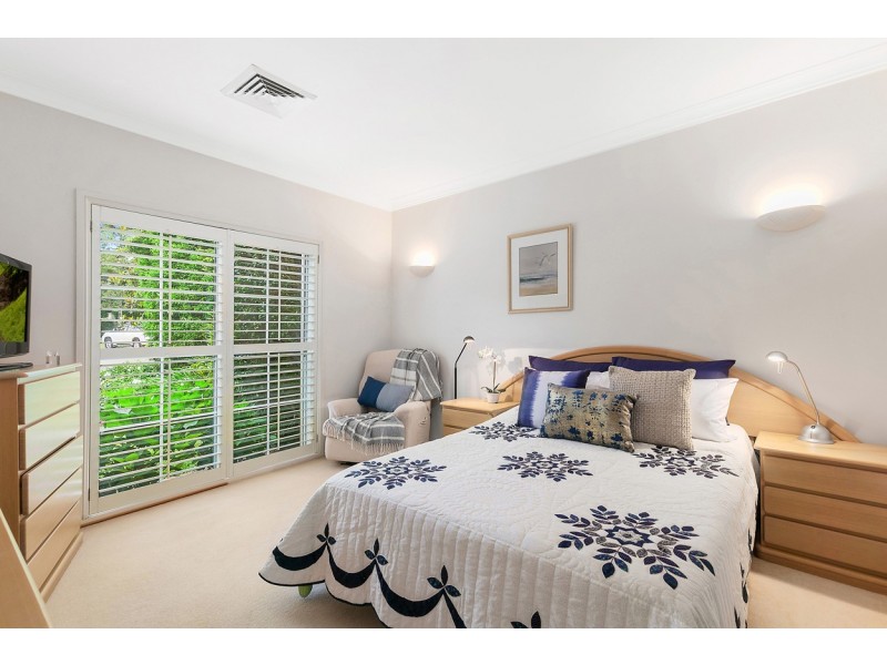 1 Hillcrest Drive, St Ives NSW 2075