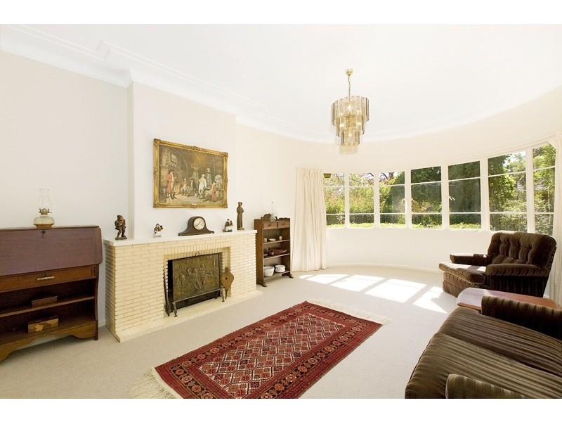 10 BUNDABAH AVENUE, St Ives NSW 2075