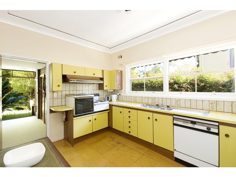 10 BUNDABAH AVENUE, St Ives NSW 2075