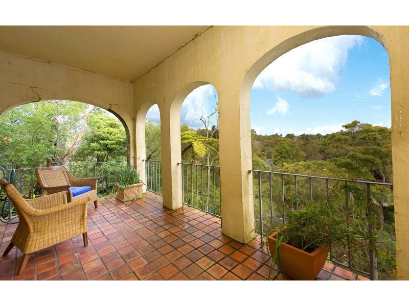 4 CALDER PLACE (private road off Wembury), St Ives NSW 2075