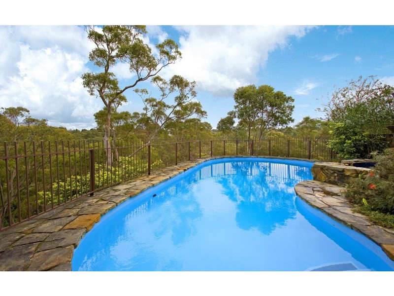 4 CALDER PLACE (private road off Wembury), St Ives NSW 2075