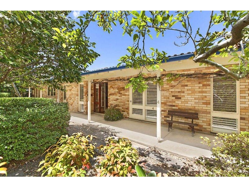 4 College Crescent, St Ives NSW 2075
