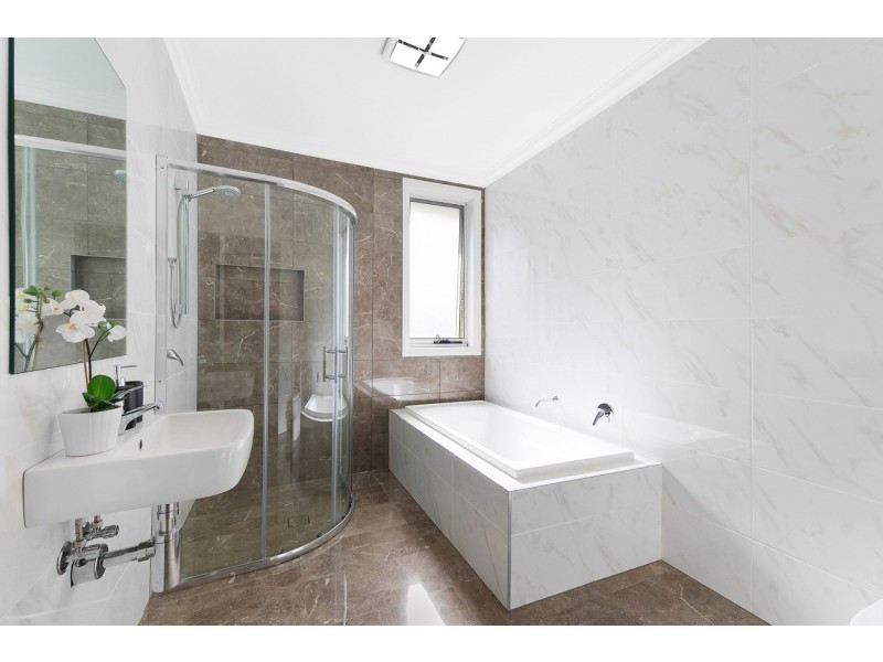 24 Mungarra Avenue, St Ives NSW 2075