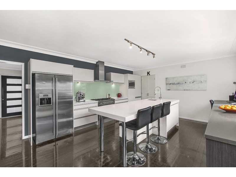 4 WHITMONT CRESCENT, St Ives NSW 2075