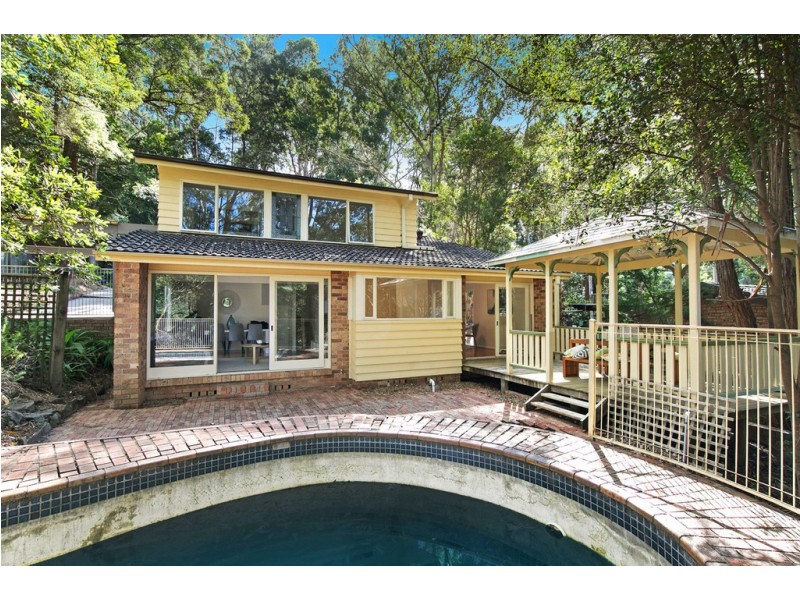 15 Pembroke Avenue, Turramurra NSW 2074