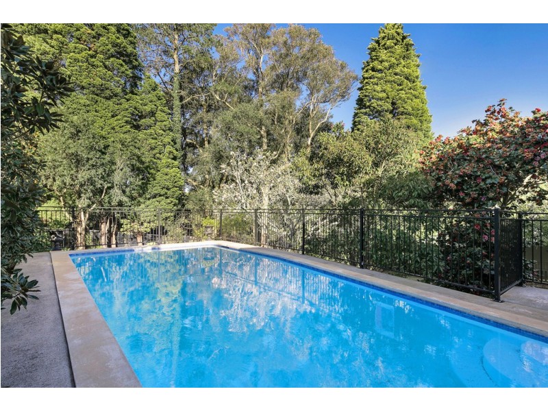 12 Lynbara Avenue, St Ives NSW 2075