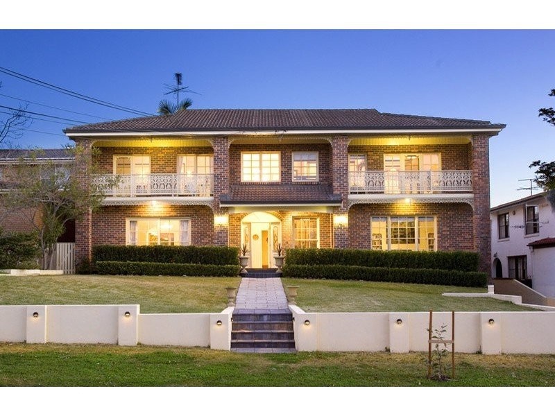 3 HAYLE STREET, St Ives NSW 2075