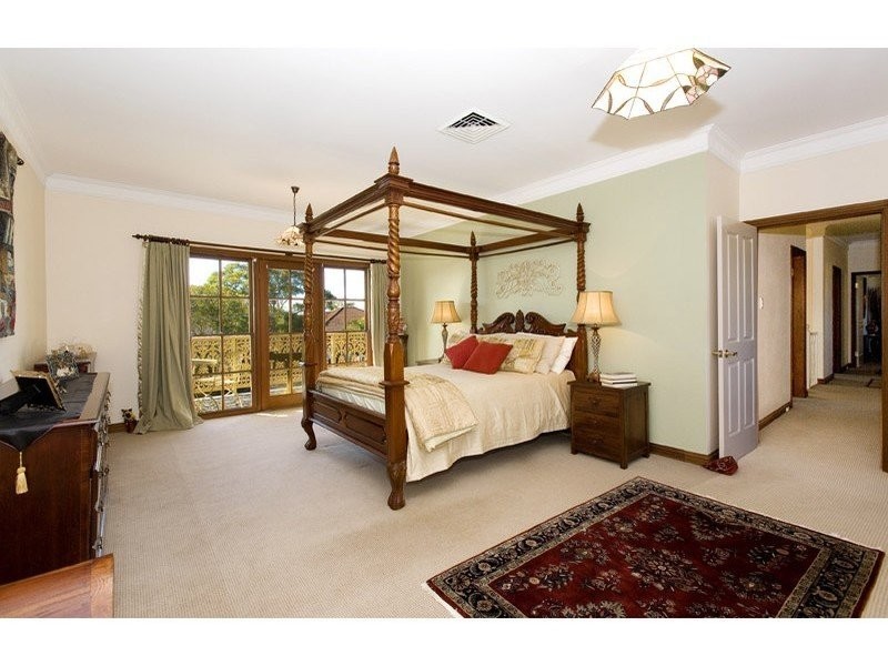 3 HAYLE STREET, St Ives NSW 2075