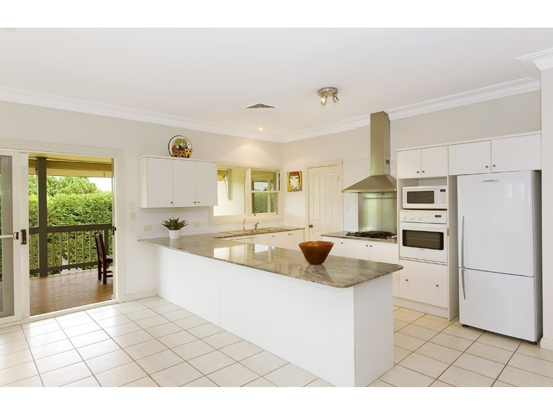 8 CARBEEN AVENUE, St Ives NSW 2075