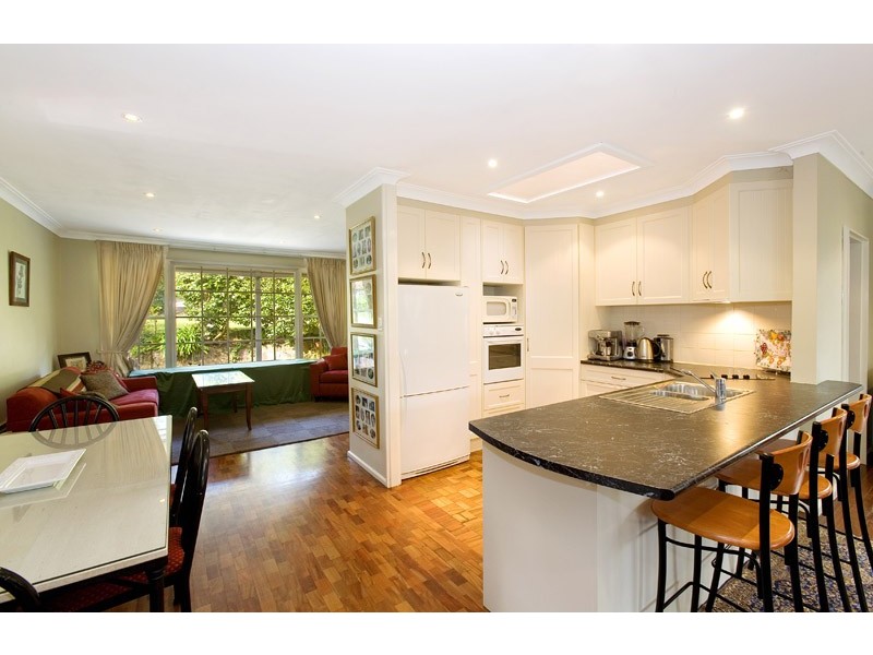 25 LYNBARA AVENUE, St Ives NSW 2075