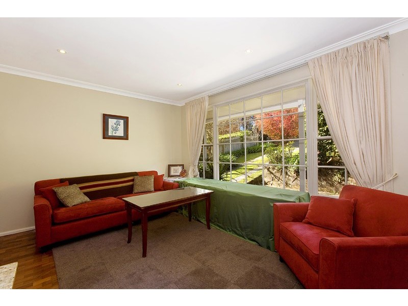 25 LYNBARA AVENUE, St Ives NSW 2075