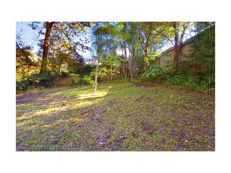 25 LYNBARA AVENUE, St Ives NSW 2075