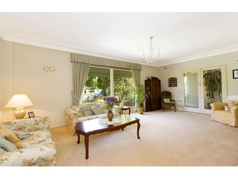 12 LYNBARA AVENUE, St Ives NSW 2075