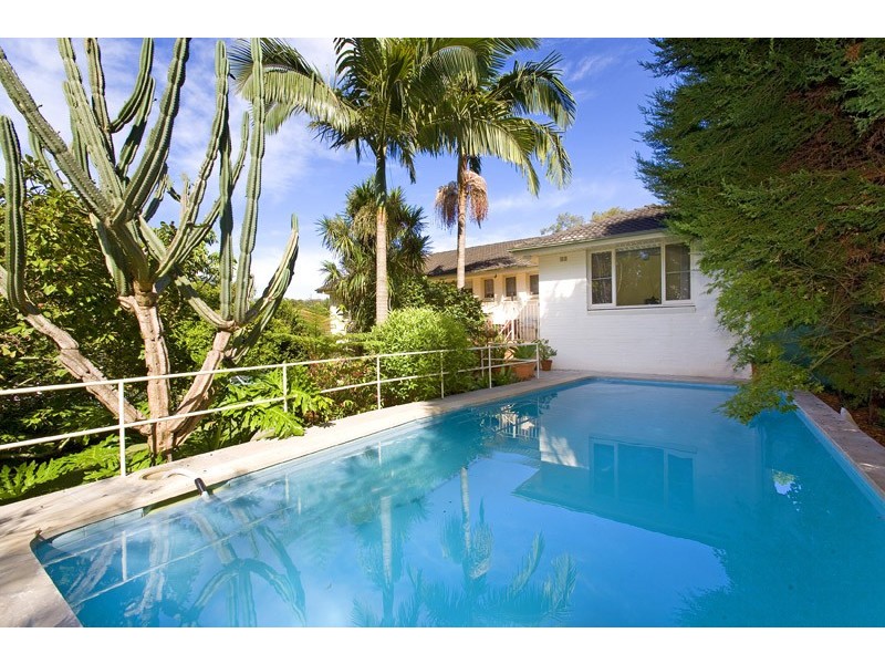 12 LYNBARA AVENUE, St Ives NSW 2075