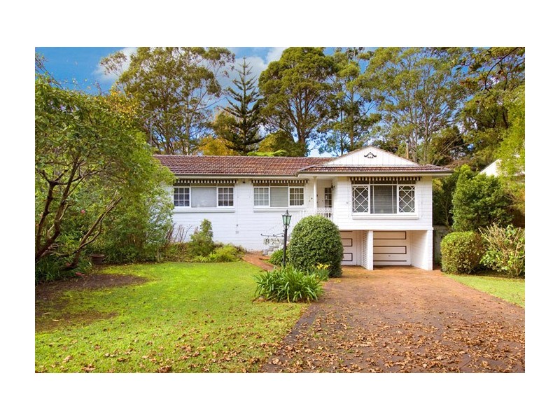 8 DORSET DRIVE, St Ives NSW 2075