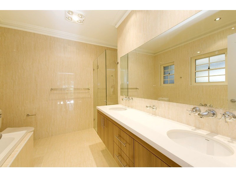 32 THE CHASE ROAD, Turramurra NSW 2074